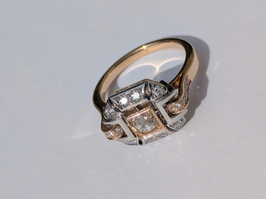 Bague art déco en or jaune et or blanc sertie de diamants